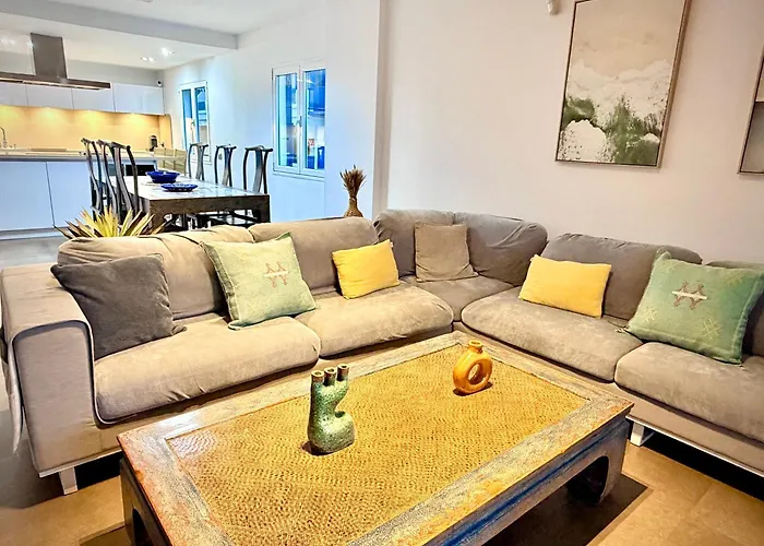 Ocean View House 펜션 파마라
